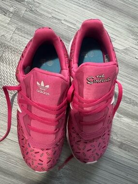 adidas Pink Donut Print Simpsons Low-Top Sneakers
